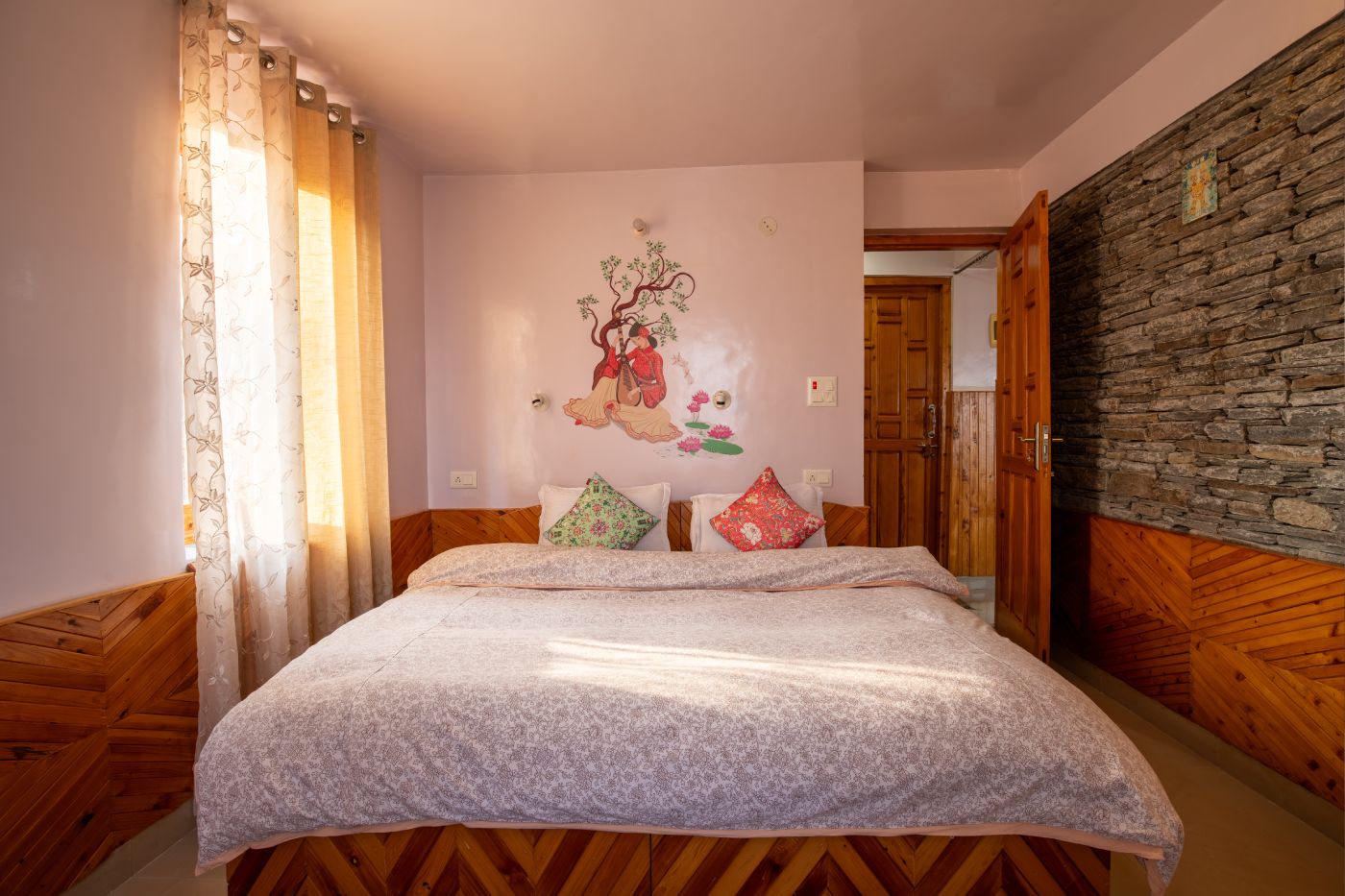 images/room/family-suite-with-garden11.jpg