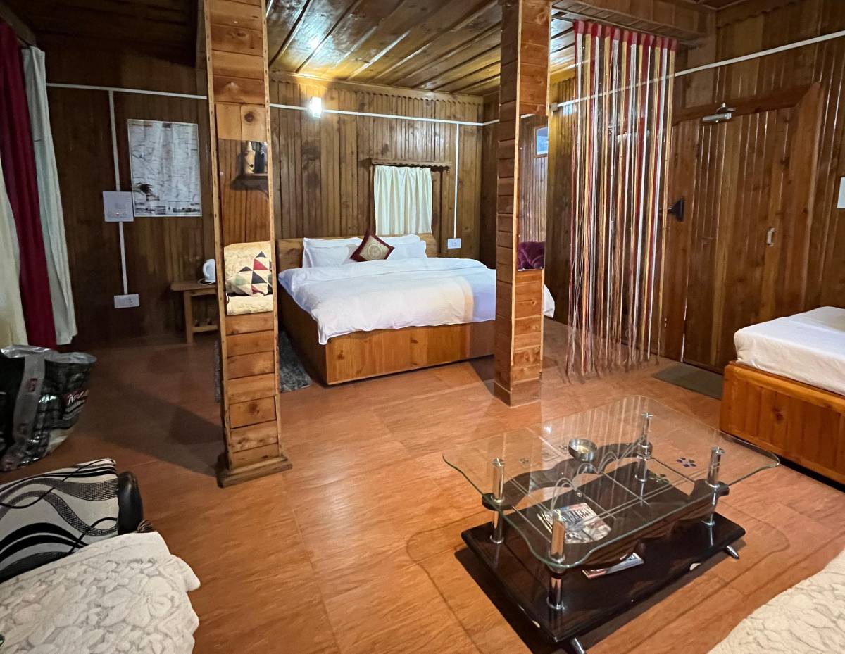 images/room/triple-bedroom-1.jpg