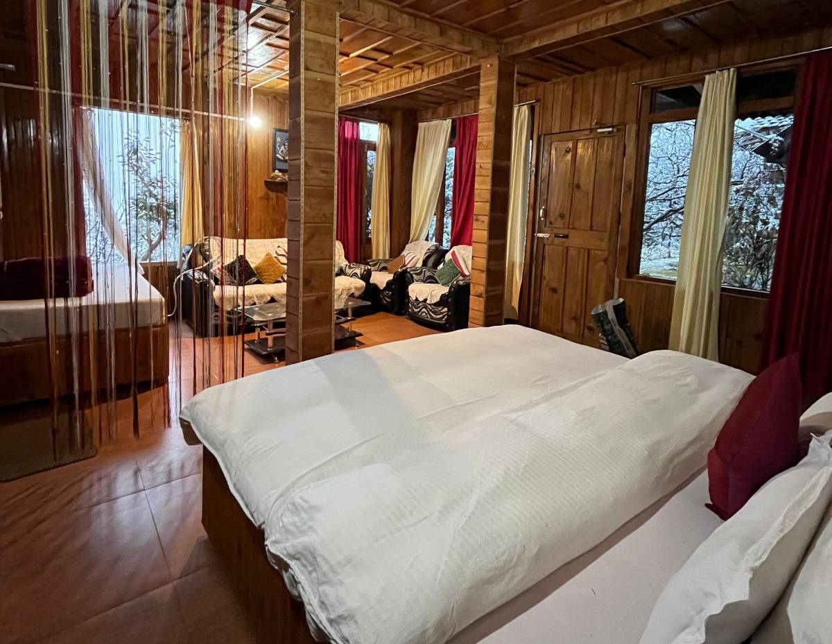 images/room/triple-bedroom-4.jpg