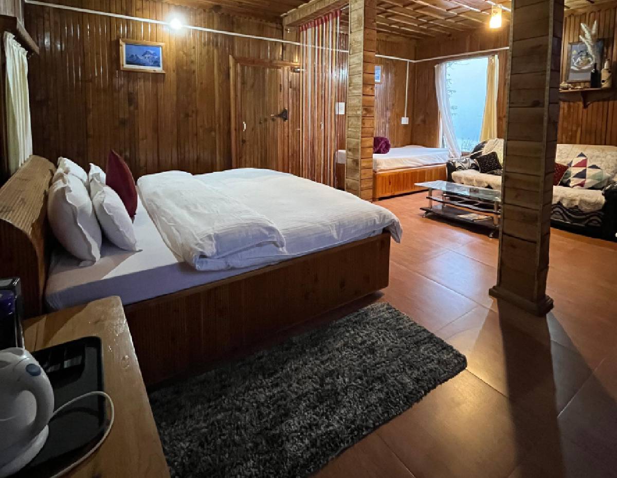 images/room/triple-bedroom-5.jpg